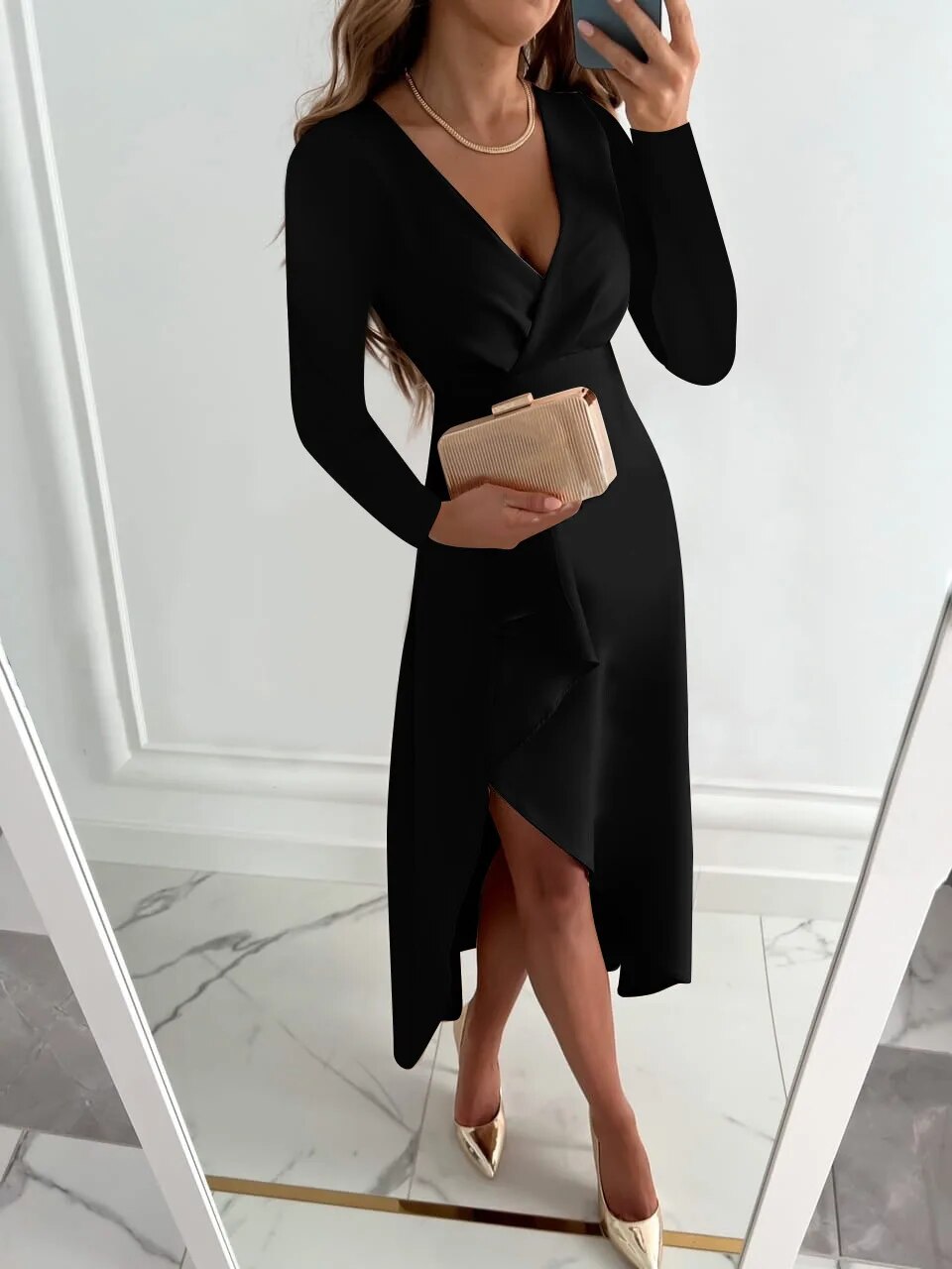 Vestido midi entallado de mujer con escote en V y abertura