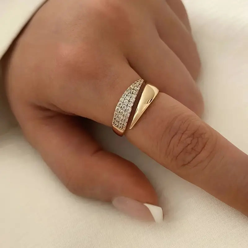 Anillo elegante con piedras preciosas Lucrecia
