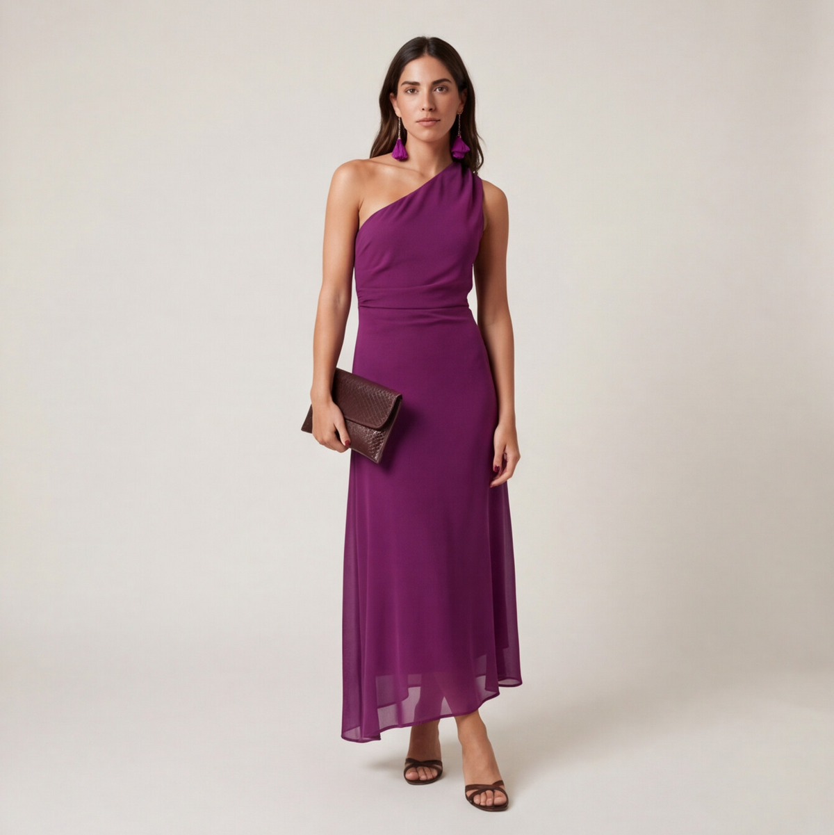 Vestido asimétrico con volante lateral